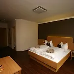 Hotel Herzblut - Joker Card Included In Summer