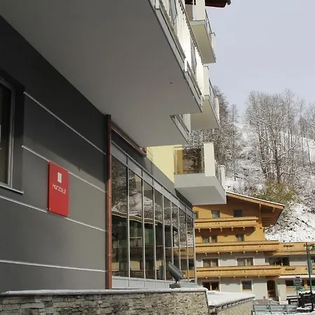 Herzblut - Joker Card Included In Summer Hotel