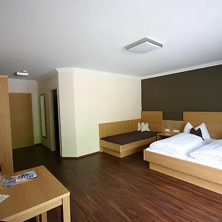 Herzblut - Joker Card Included In Summer Hotel