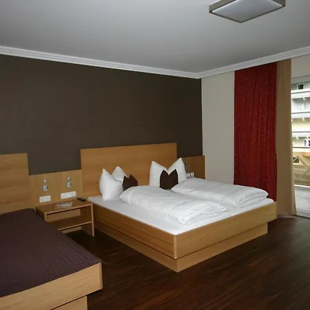 Hotel Herzblut - Joker Card Included In Summer