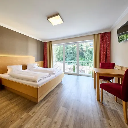 Leni-Marie Saalbach Hotell
