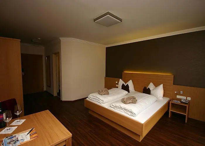 Hotell Herzblut - Joker Card Included In Summer