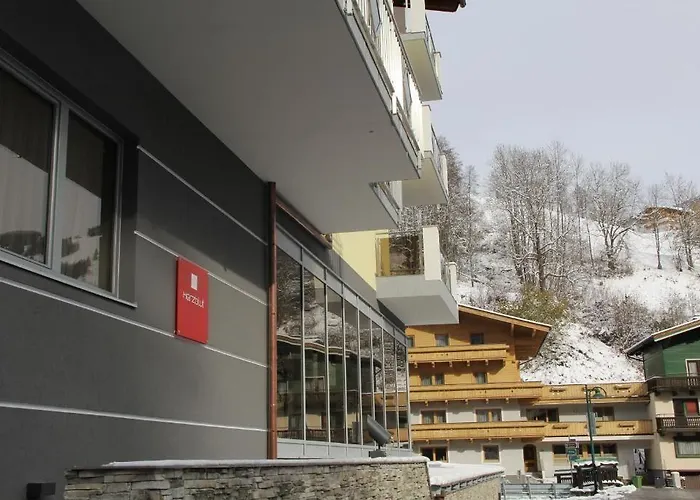 Herzblut - Joker Card Included In Summer Hotel